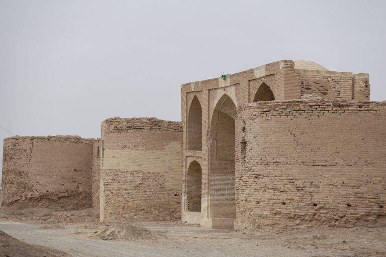 Mindful Tech: How to Use Technology Mindfully in a Hyperconnected World